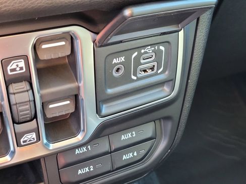 New 2026 Jeep Gladiator Sport AWD/4WD image 16