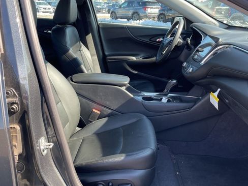 Used 2017 Chevrolet Malibu LT w/ Leather Package image 8