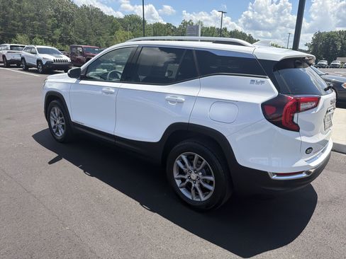 Used 2024 GMC Terrain SLT AWD/4WD image 16