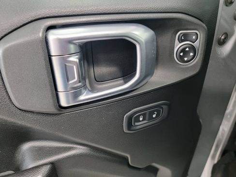Used 2018 Jeep Wrangler Unlimited Sport S AWD/4WD image 16