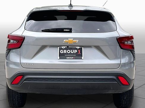 Used 2024 Chevrolet Trax LS w/ Driver Confidence Package FWD image 5