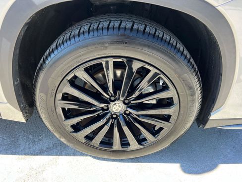 Used 2024 Toyota Highlander XSE image 12