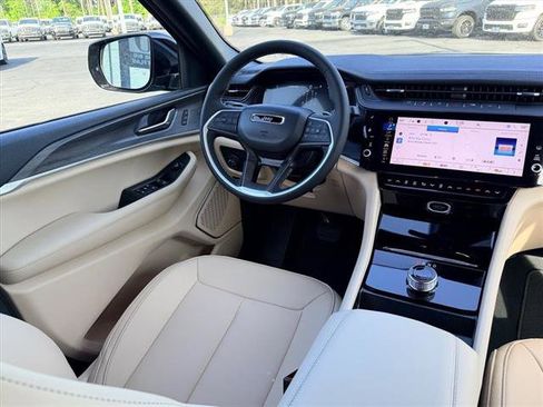 New 2026 Jeep Grand Cherokee L Limited RWD image 5