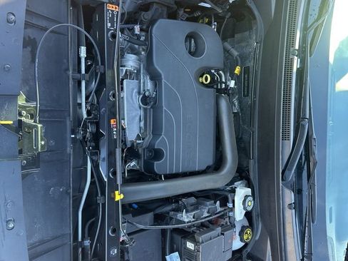 Used 2023 GMC Terrain SLT image 26