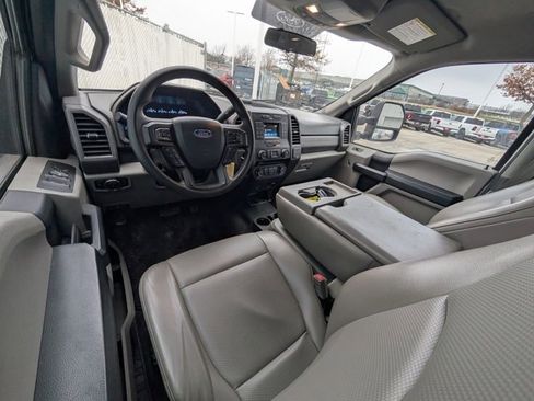 Used 2018 Ford F250 XL w/ Power Equipment Group image 5