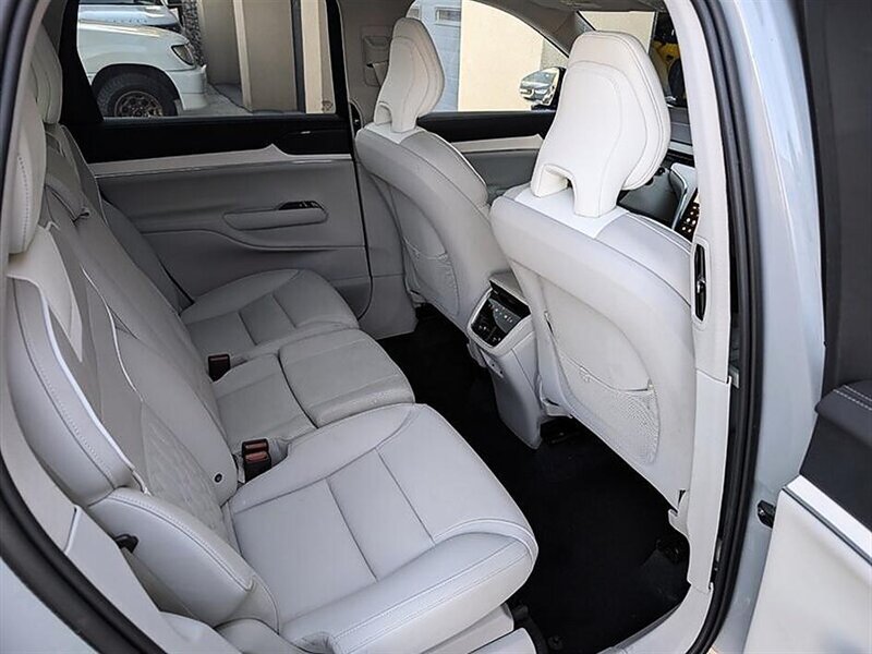 Used 2025 Volvo EX90 Ultra AWD/4WD image 31