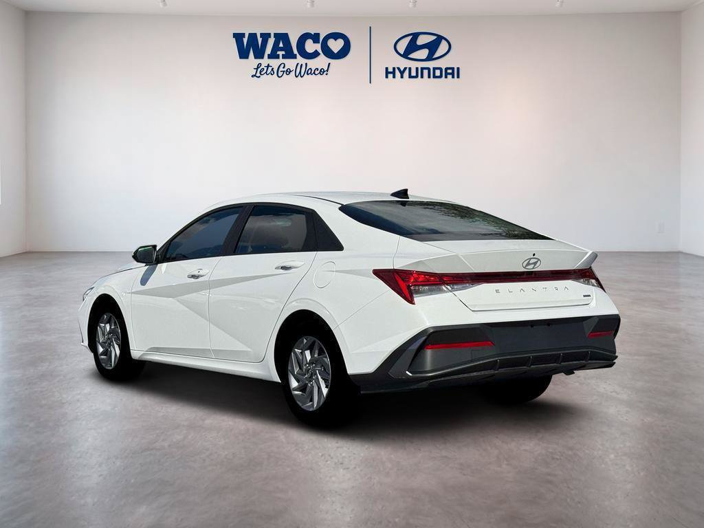 Used 2026 Hyundai Elantra Hybrid FWD image 5