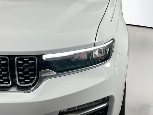 Used 2022 Jeep Grand Cherokee Summit image 11