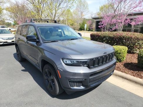 Used 2022 Jeep Grand Cherokee L Limited w/ Black Appearance Package image 2