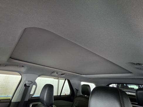 Used 2022 Ford Explorer XLT w/ Equipment Group 202A RWD image 8
