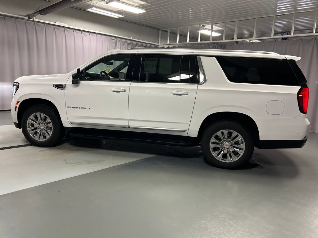 Used 2025 GMC Yukon XL Denali AWD/4WD image 4