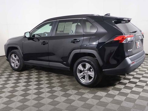 Used 2022 Toyota RAV4 LE AWD/4WD image 10