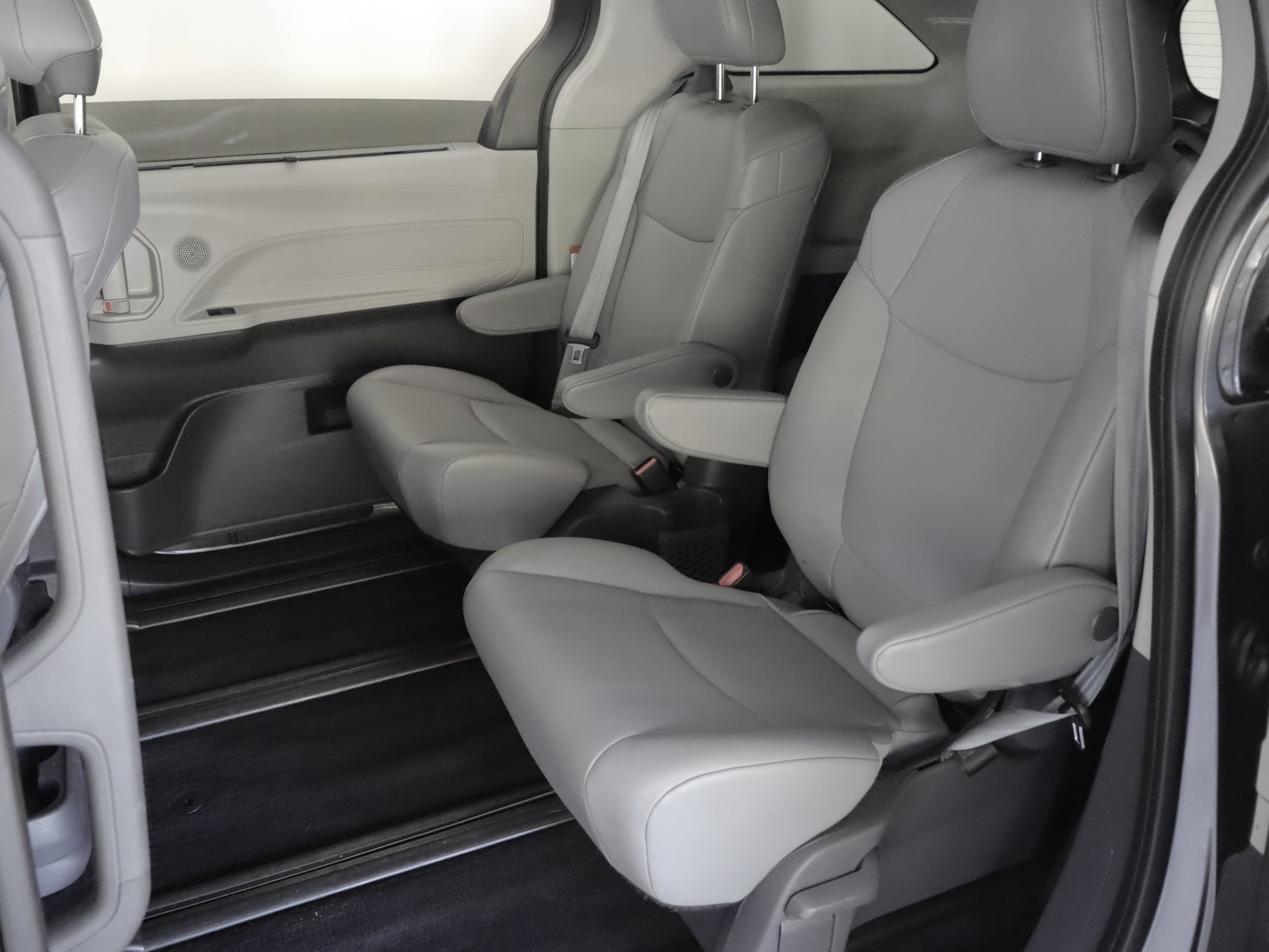 Used 2021 Toyota Sienna XLE w/ XLE Plus Package AWD/4WD image 9