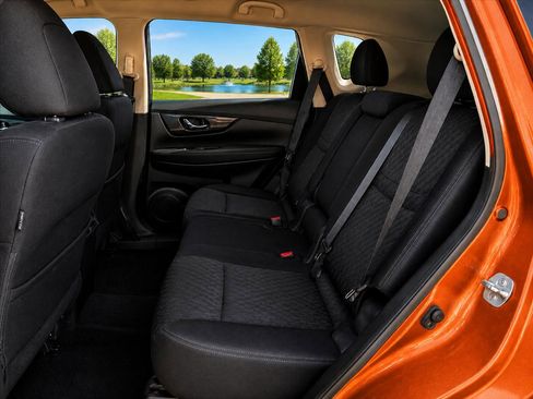 Used 2018 Nissan Rogue S FWD image 9