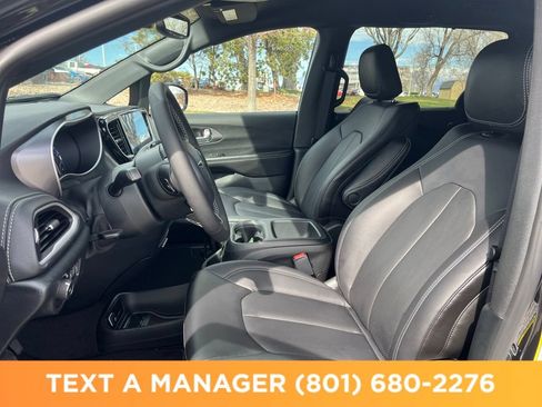 New 2026 Chrysler Pacifica Select FWD image 9