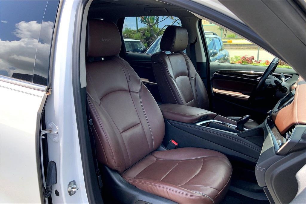 Used 2018 Buick Enclave Avenir w/ Avenir Technology Package FWD image 6