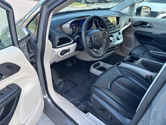 Used 2023 Chrysler Pacifica Touring-L FWD image 50