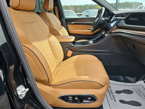 Used 2023 Jeep Grand Cherokee Summit w/ Luxury Tech Group V image 10