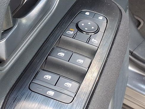 Used 2025 Nissan Kicks S AWD/4WD image 13