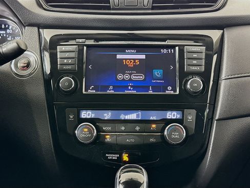 Used 2018 Nissan Rogue SV image 21