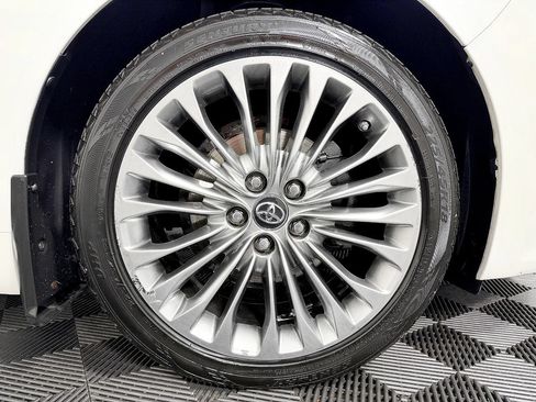 Used 2016 Toyota Avalon Limited FWD image 26