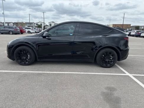 Used 2023 Tesla Model Y Long Range image 2