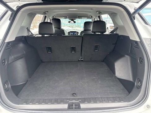 Used 2024 GMC Terrain SLT image 7