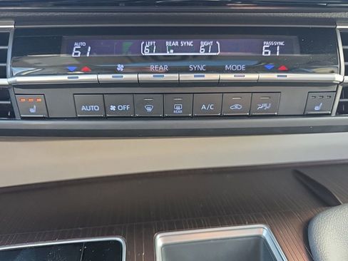 Used 2022 Toyota Sienna XLE image 27