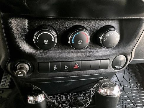 Used 2017 Jeep Wrangler Sport AWD/4WD image 13