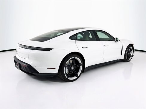 Used 2022 Porsche Taycan image 9