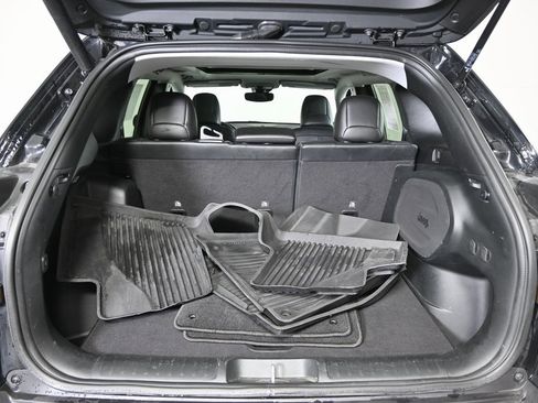 Used 2022 Jeep Cherokee Limited image 16