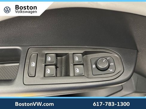 New 2025 Volkswagen Taos SE image 27