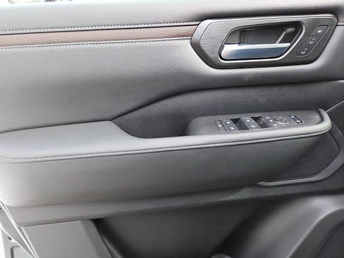 New 2026 Nissan Armada SL image 9