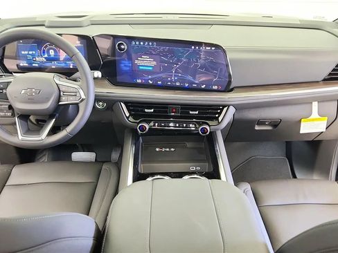 New 2026 Chevrolet Suburban Z71 w/ Comfort Package AWD/4WD image 36