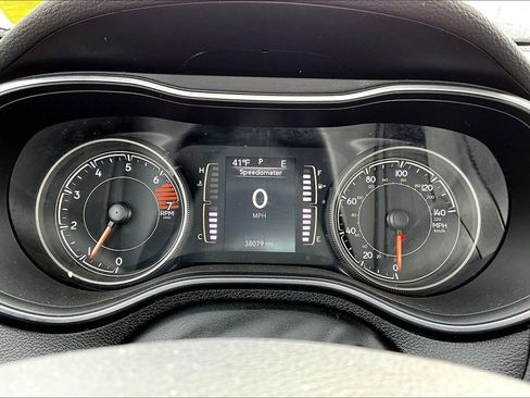 Used 2021 Jeep Cherokee Latitude Plus AWD/4WD image 14