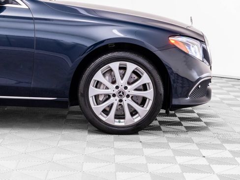 Used 2017 Mercedes-Benz E 400 4MATIC Wagon image 34