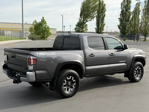 Used 2021 Toyota Tacoma TRD Off-Road w/ Technology Package AWD/4WD image 9