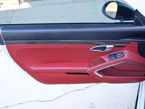 Used 2015 Porsche 911 Turbo S image 23