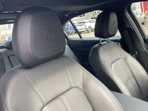 New 2025 Alfa Romeo Giulia Base image 40