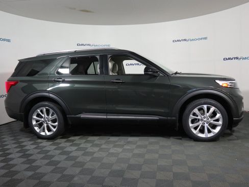 Used 2022 Ford Explorer Platinum w/ Technology Package image 4