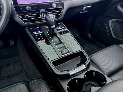 Used 2023 Porsche Macan image 4