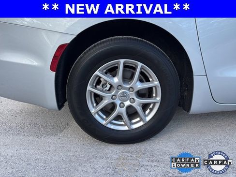 Used 2024 Chrysler Pacifica Touring-L image 19