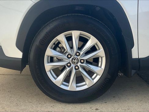 Used 2022 Toyota Corolla Cross LE image 11