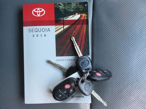 Used 2016 Toyota Sequoia Platinum image 40