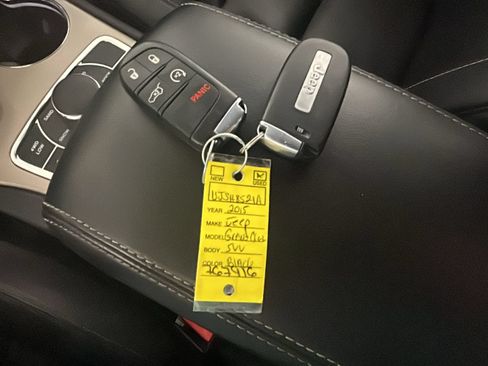Used 2015 Jeep Grand Cherokee Limited w/ Trailer Tow Group IV AWD/4WD image 23