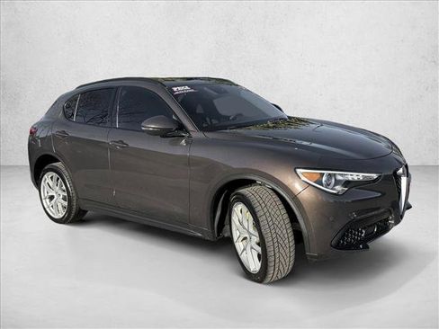 Used 2018 Alfa Romeo Stelvio Ti Sport AWD/4WD image 3