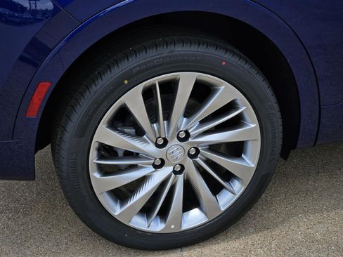 New 2025 Buick Envision Avenir image 7