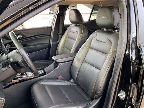 Used 2024 Chevrolet Trax ACTIV w/ Sunroof Package image 9