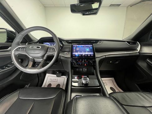 Used 2024 Jeep Grand Cherokee L Limited w/ Luxury Tech Group II image 12