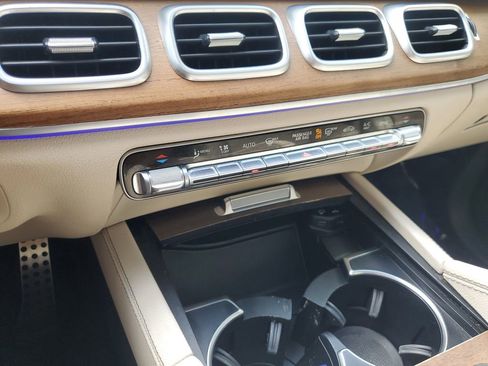 Used 2022 Mercedes-Benz GLS 450 4MATIC image 32